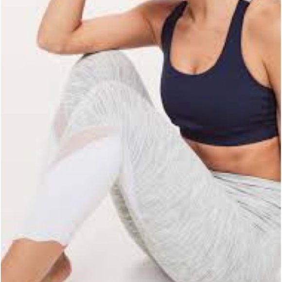 Lululemon Wunder Under Grey Crop Special Edition Scalloped Hem legging. Size 4 - Picture 7 of 12